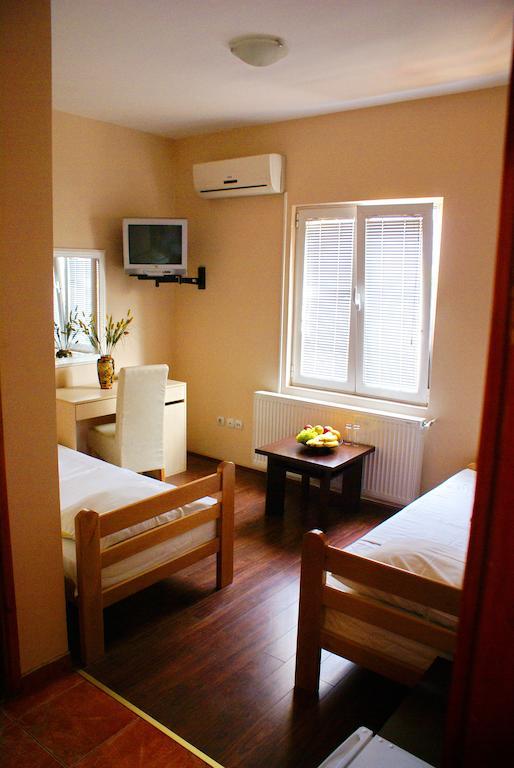Guest House Villa Mir Крагуевац Экстерьер фото